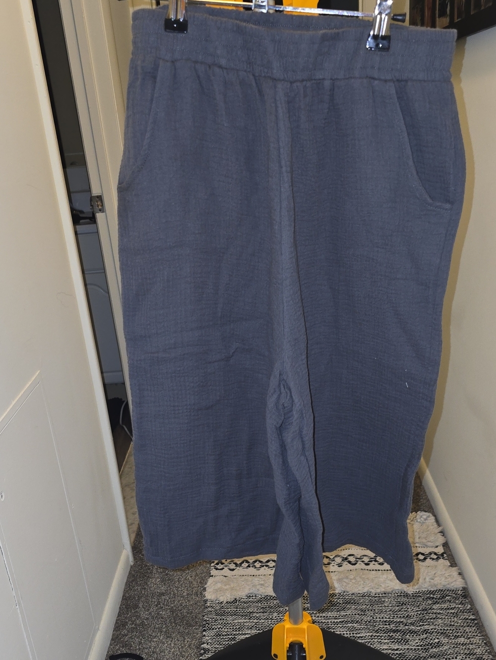 NWOT POL Wide-Leg Elastic-Waist  Bermuda Shorts
